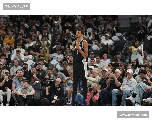 阿尔瓦拉底三分命中创个人纪录，尼克斯替补席沸腾